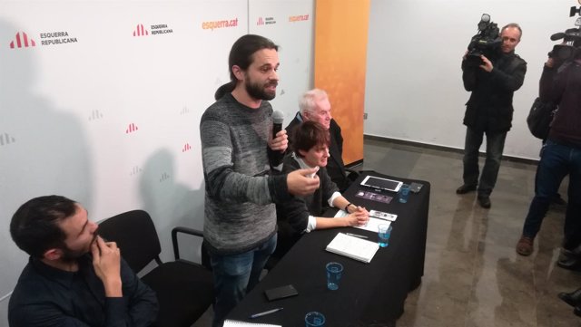 El diputado Gerard Gómez del Moral interviene ante la asamblea de ERC