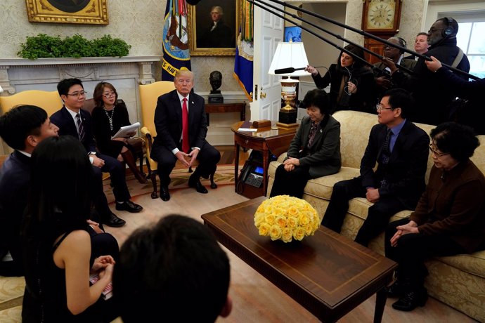 El presidente de EEUU, Donald Trump, se reúne con desertores norcoreanos.