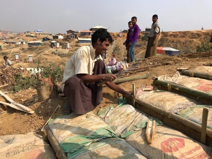 Refuerzo de campamento refugiados rohingya