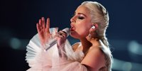Lady Gaga cancela sus próximos conciertos por dolores severos: "Estoy desolada"