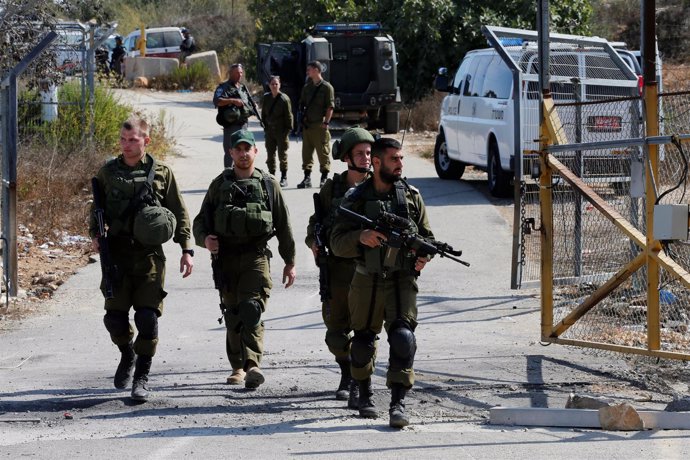 Militares israelíes cerca del lugar de un ataque en Cisjordania