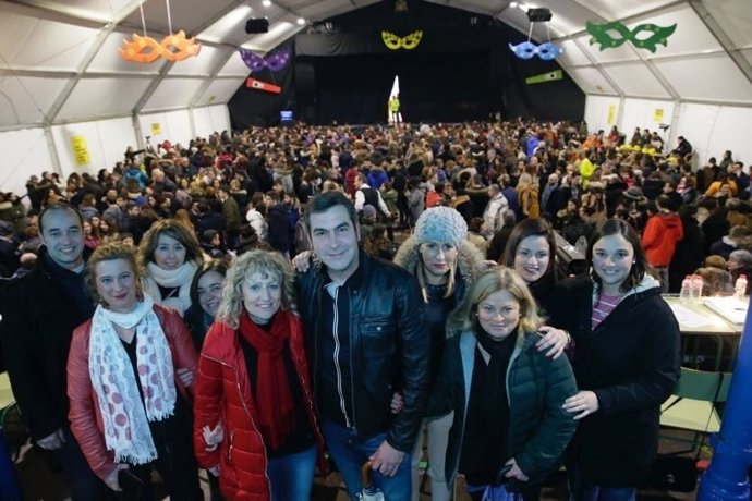 Eva Díaz Tezanos asiste a  la lectura del pregón del Carnaval de Santoña