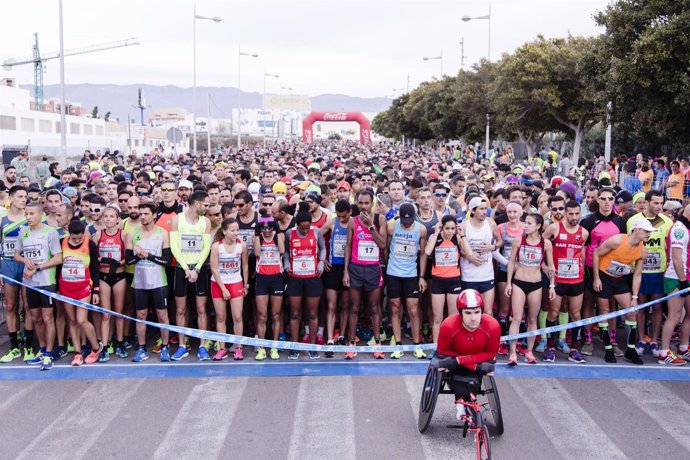 Corredores de la XXI Media Maratón Ciudad de Almería