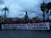 Unas 400 personas protestan en Palma por la "corrupción judicial en Baleares" y reclaman ayuda al Tribunal Supremo