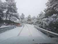 Vuelve la normalidad a las carreteras afectadas por la nieve mientras sigue cortada la CV-797, en Alcoy