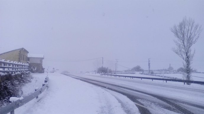 Nieve en carreteras de Cantabria