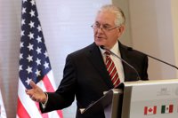 Tillerson no descarta imponer sanciones al sector petrolero de Venezuela