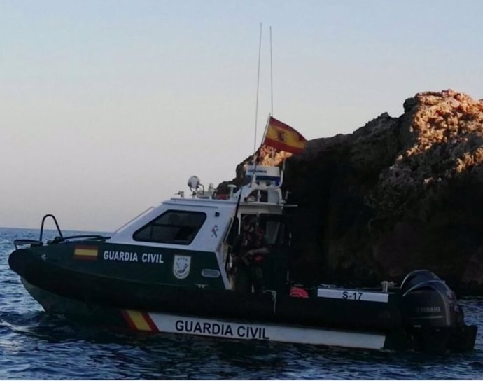 Intervención de la Guardia Civil para rescatar a un menor del agua