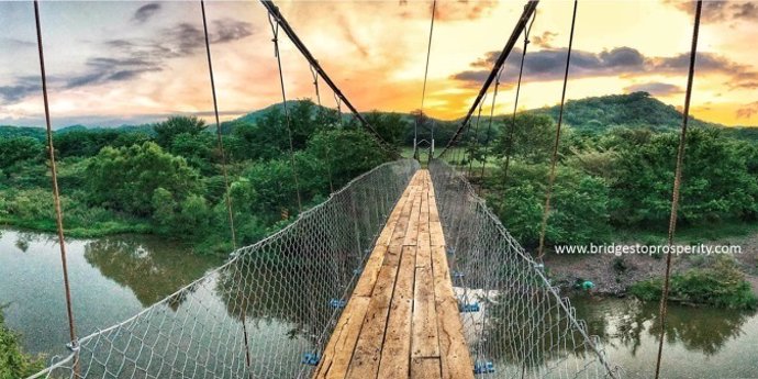 Construcción pasarela colgante Nicaragua