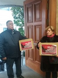 Entregan 70.000 firmas en el Congreso en demanda de una comisión que investigue el accidente de Spanair