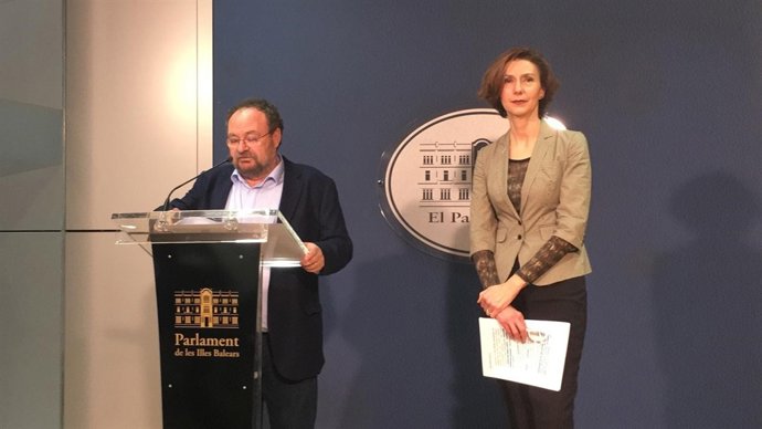 Oliver en rueda de prensa