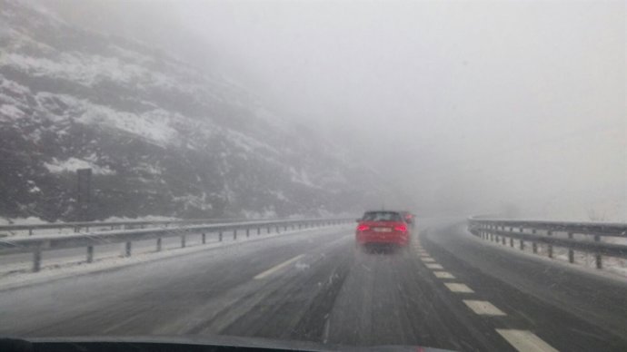 AUTOPISTA DEL HUERNA, NIEVE, TEMPORAL, CADENAS, AP-6