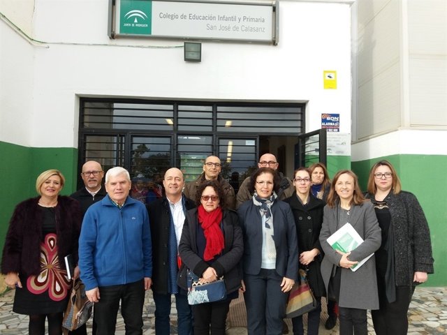 Fernández visita el CEIP San José de Calasanz