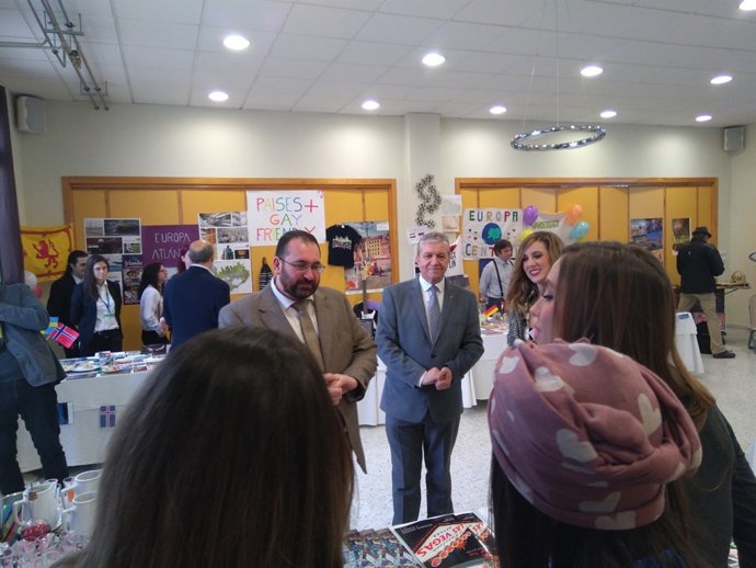 Nota Y Foto/ El Centro Educativo Hurtado De Mendoza Celebra Su Feria De Turismo 