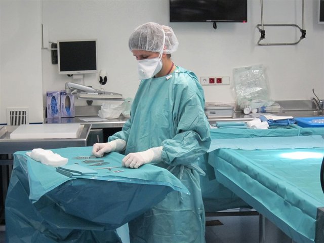 Quirófano preparado para extraer tejido de un cadáver para donar a pacientes