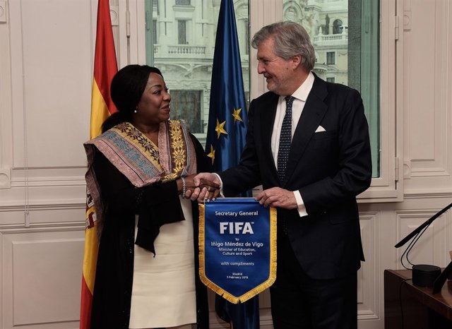 Méndez de Vigo se reune con la secretaria general de la FIFA, Fatma Samoura 