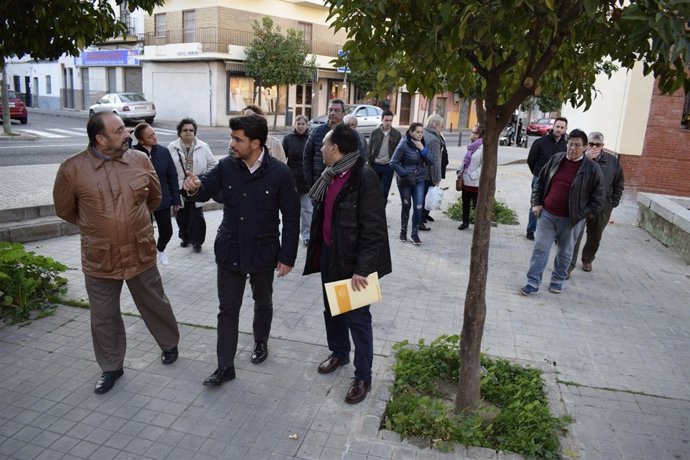 Beltrán Pérez visita el barrio Virgen de los Reyes