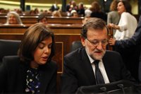 Los votantes del PP puntúan mejor a Sáenz de Santamaría que a Rajoy y ponen buena nota a Rivera, según el CIS