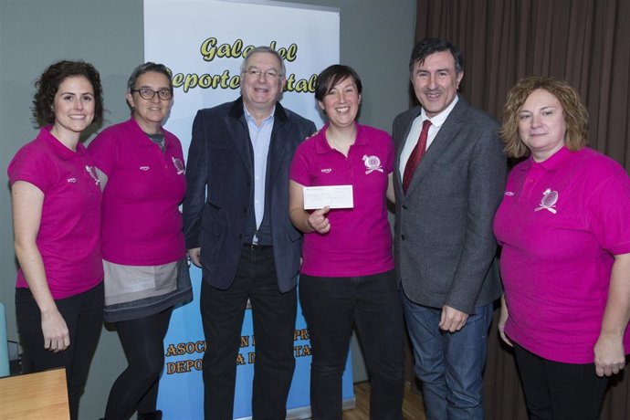 12:30 Casa Del Deporte, La Albericia, Santander 
 El Consejero De Educación, Cul