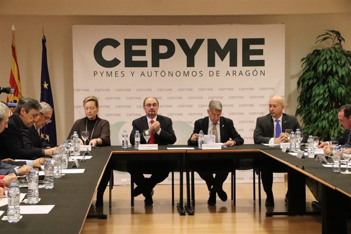 Lambán asite a una reunión de la Junta Directiva de CEPYME Aragón.