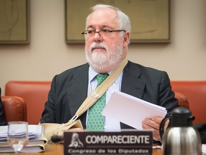 El comisario de Energía y Clima Miguel Arias Cañete en el Congreso