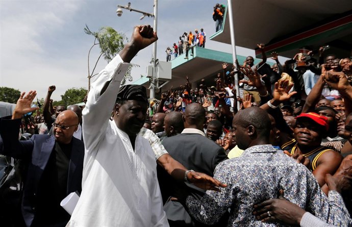 Símbolica toma de posesión de Raila Odinga