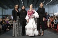 Ecoembes diseña, junto a Lourdes Montes y Rocío Terry, un traje de flamenca con tejidos reciclados