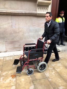La silla de ruedas de Fèlix Millet vacía tras su ingreso a prisión