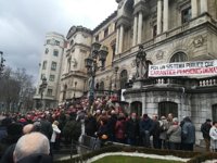 Un millar de jubilados se concentran en Bilbao para reclamar unas pensiones "dignas"
