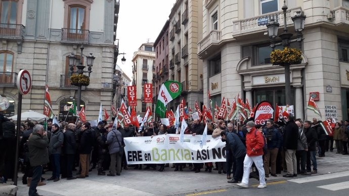 Concentración en Granada contra el ERE de Bankia-BMN