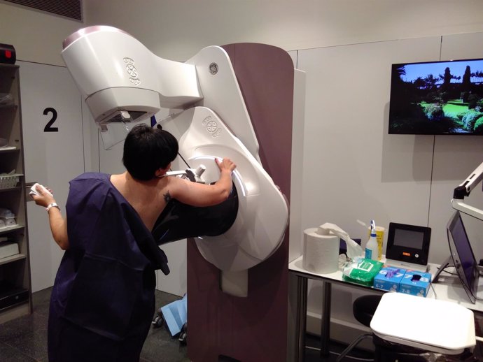 Mamografía con un sistema pionero en el Hospital del Mar de Barcelona