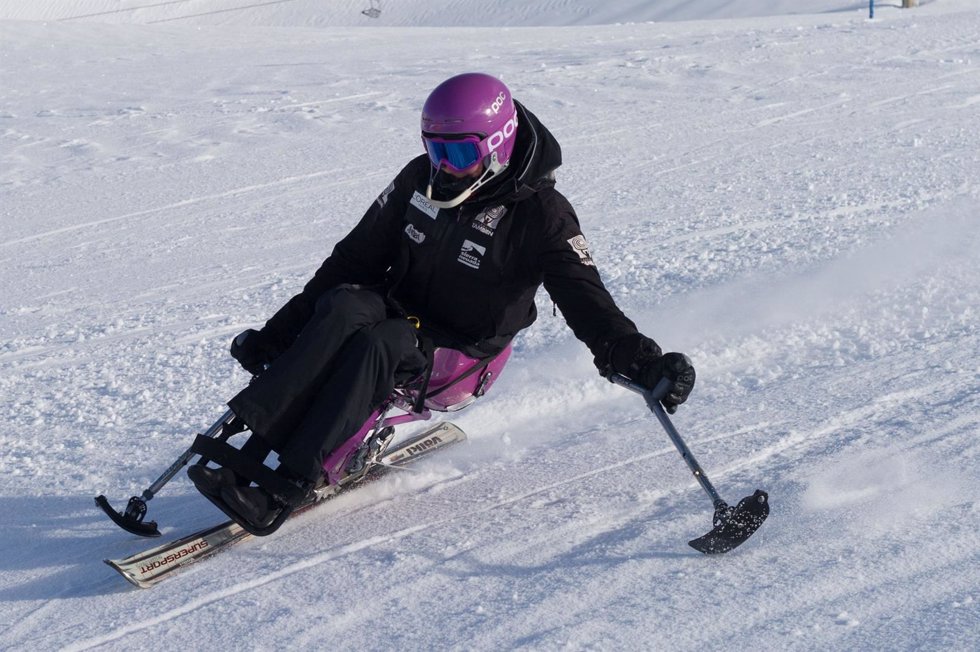 Irene Villa esquiando