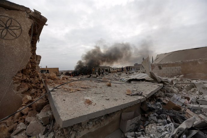 Daños tras la explosión de un coche bomba en Siria
