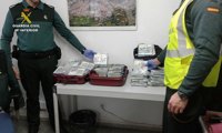 La Guardia Civil intercepta en la frontera de Irun a un ciudadano extranjero con medio millón de euros sin declarar 