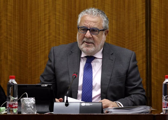 El subdirector general de la RTVA, Joaquín Durán, compareciendo en el Parlamento