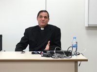 Un cura cubano viaja al Vaticano para pedir que apoye una transición que incluya a "todos" los cubanos