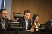 Rivera dice a Rajoy que no se ponga "nervioso" con las encuestas y cumpla el pacto con Ciudadanos