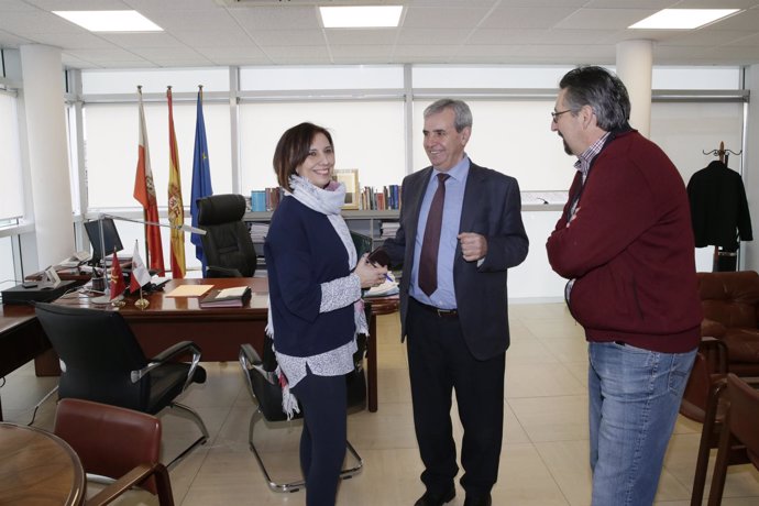 De la Sierra se reúne con la alcaldesa de Los Corrales de Buelna