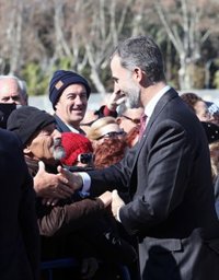 Saludos, fotos y vivas a los reyes de España tras entregar las Medallas de Oro al Mérito en las Bellas Artes en Málaga