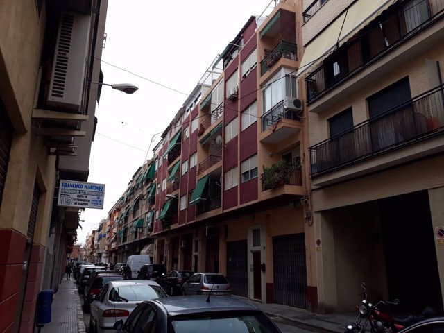 El edificio de color rojo donde se han producido los hechos