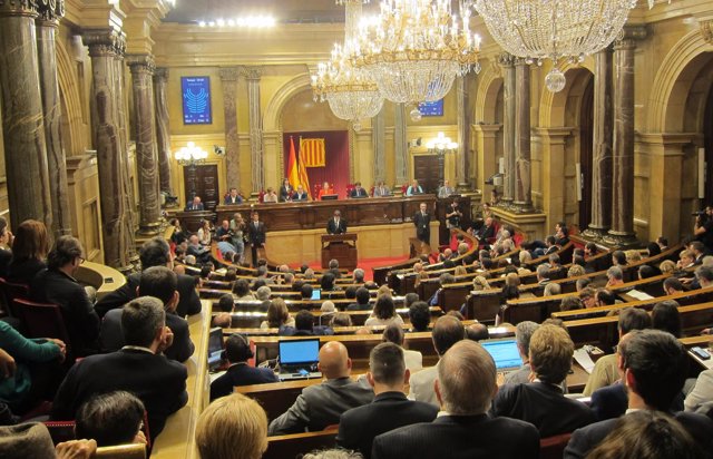 El pleno del Parlament durante la declaración del pte.C.Puigdemont