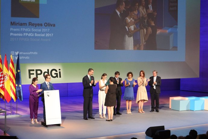 El Rey, C.Puigdemont y M.Madrenas en los Premios FPdGi 2017 en Girona