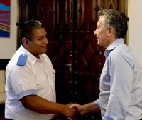 Aumenta la polémica respecto al policía Luis Chocobar después de que el Gobierno argentino apoye su actuación