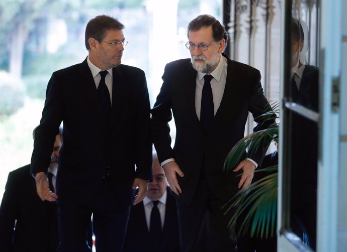 Catalá y Rajoy en la capilla ardiente de Maza