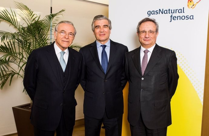 El nuevo presidente de Gas Natural, Francisco Reynés, con Fainé y Villaseca