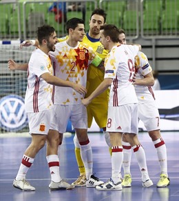 España celebra la victoria ante Ucrania en el Europeo de fútbol sala
