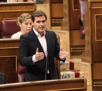 Rajoy reprocha a Rivera que critique más al Gobierno que al independentismo