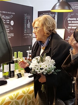 Manuela Carmena en el mercado
