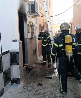 Bomberos actúan en incendio de vivienda en Jerez