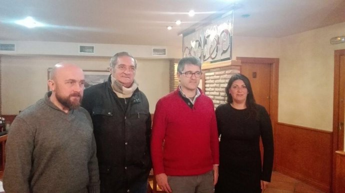 Reunión entre miembros de la plataforma de defensa de La Bastida y Podemos